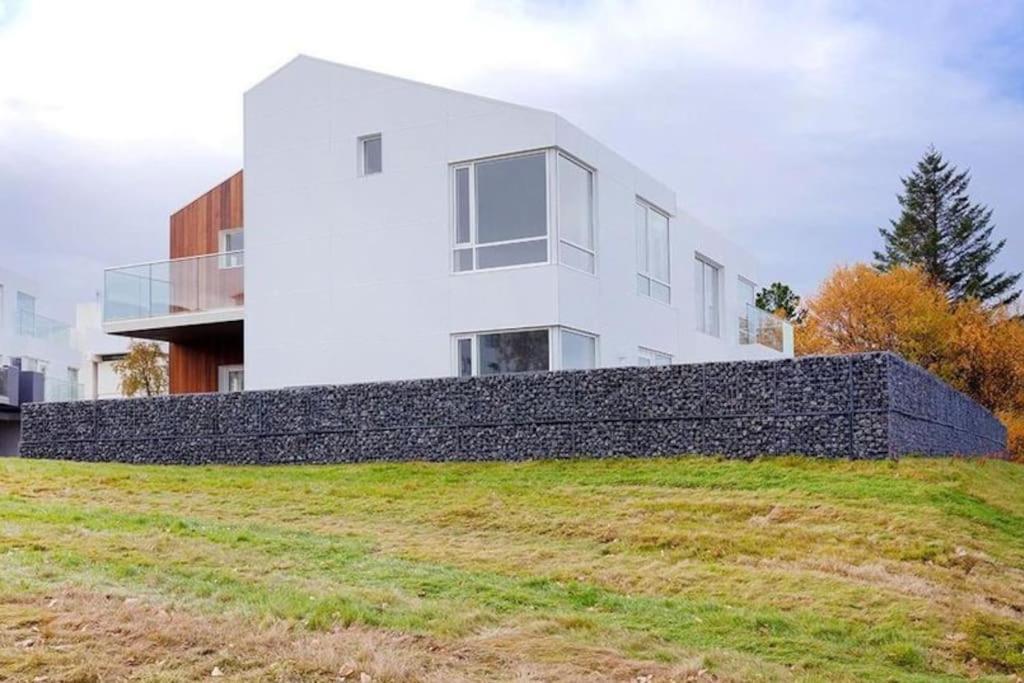 Modern Luxury Apartment - Ocean & Mountain Views Reykjavik Bagian luar foto
