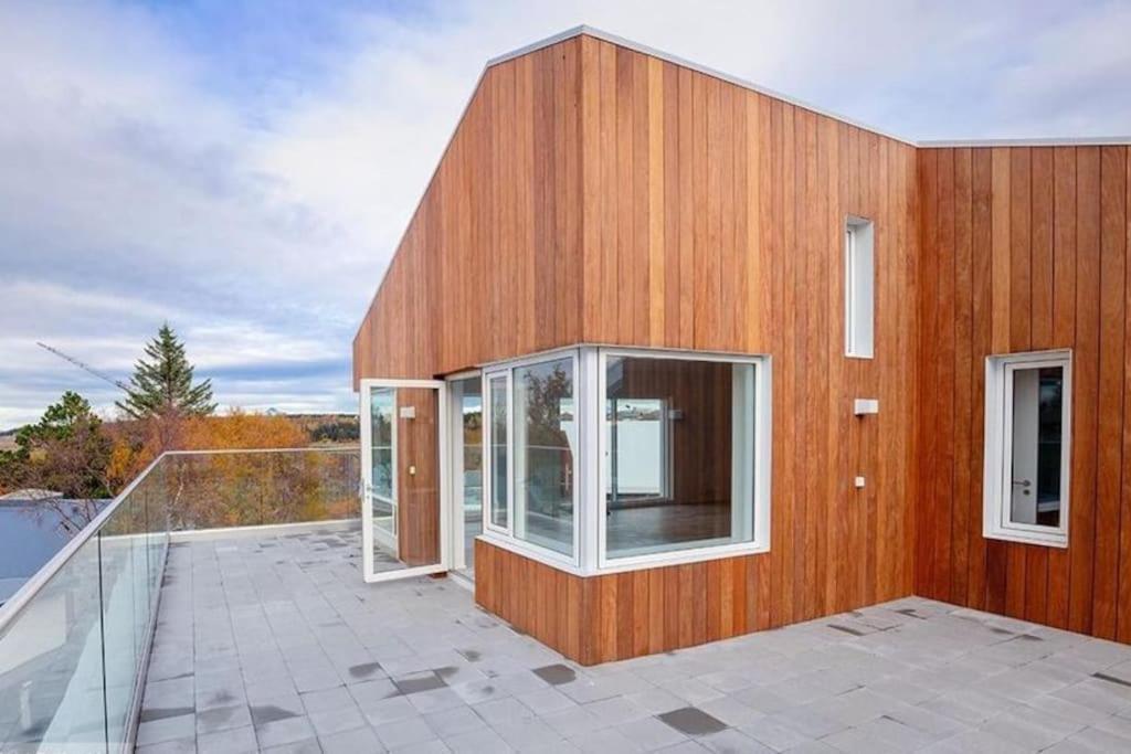 Modern Luxury Apartment - Ocean & Mountain Views Reykjavik Bagian luar foto